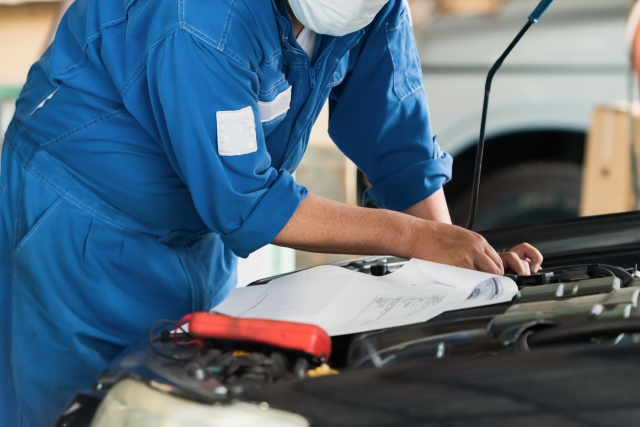 車検は認証工場と指定工場のどっちに出せばいい？