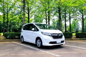 ナンバープレートはどこに付けても大丈夫？車検に通るための取り付け位置とは？