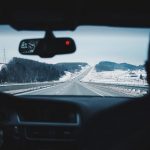 フロントガラスに傷があるという場合、車検は通る?