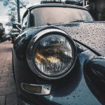 車のヘッドライトの黄ばみはそのままでも車検に通る?