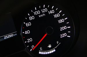 走行距離によって車検費用は変わるのか？